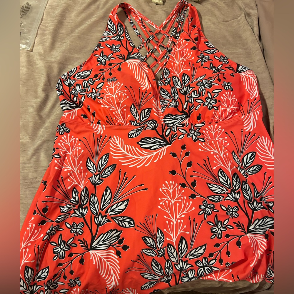 Plus Size Tankini Top - Picture 4 of 12